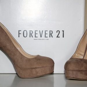 FOREVER 21 TAUPE FAUX SUEDE PUMP